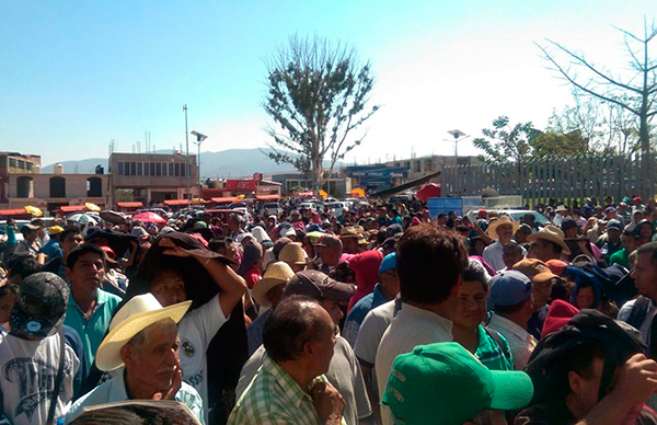 Funcionarios de Gabino Cué cierran las puertas a campesinos y colonos