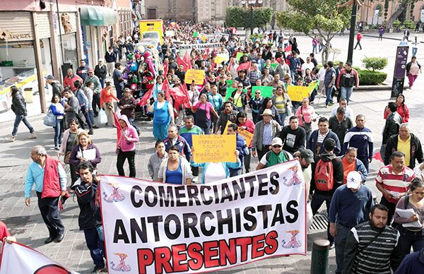 Sólo queremos que nos dejen trabajar: reclaman ambulantes ante autoridades municipales