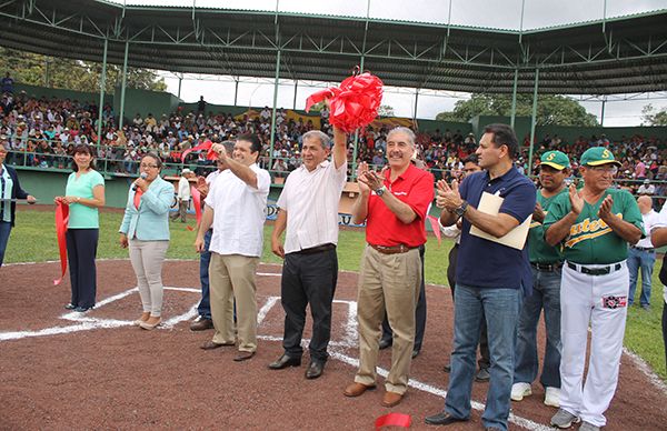 Inaugura Antorcha parque de béisbol Humberto Aguirre Cruz en Tierra Blanca