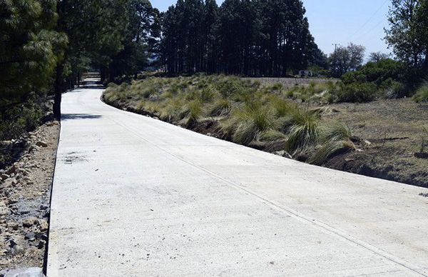 Habitantes de Villa Victoria logran la pavimentación de un camino