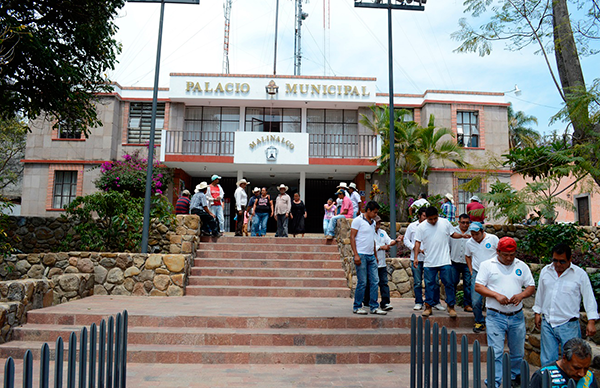 Alcalde de Malinalco compromete obras para habitantes organizados en Antorcha