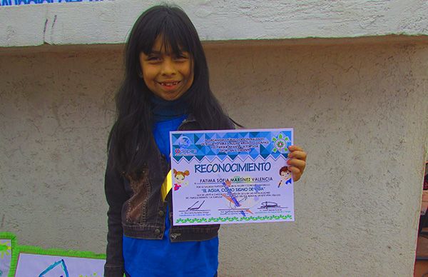 Premia ODAPAS a niños ganadores del Taller de Dibujo