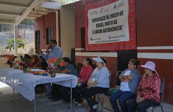 Gestionan antorchistas  modernización de carretera en la Sierra de Amula