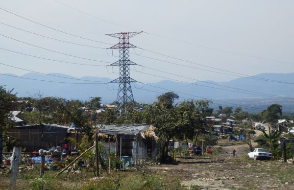 Antorchistas gestionan ante CFE proyectos de electrificación