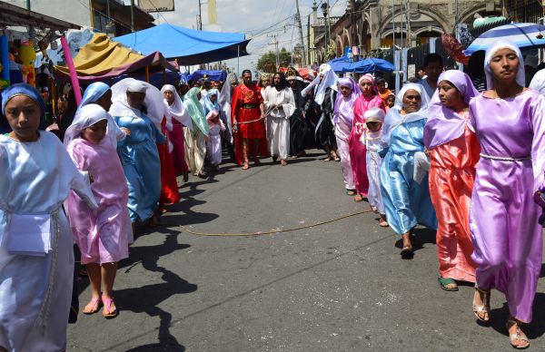 Chimalhuacanos invitan a la reflexión durante Semana Santa