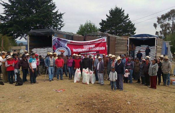 Productores del campo beneficiados con la entrega de fertilizante