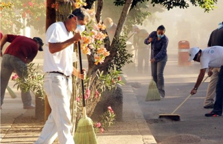 Vecinos realizan jornada de limpieza en  Av.Antorcha Popular 