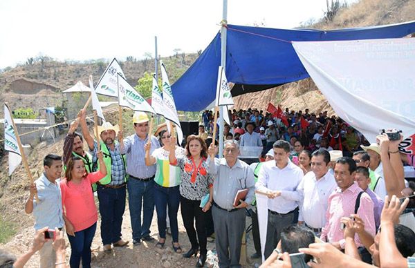 Arranca electrificación de la colonia Antorcha Popular en Tlapa