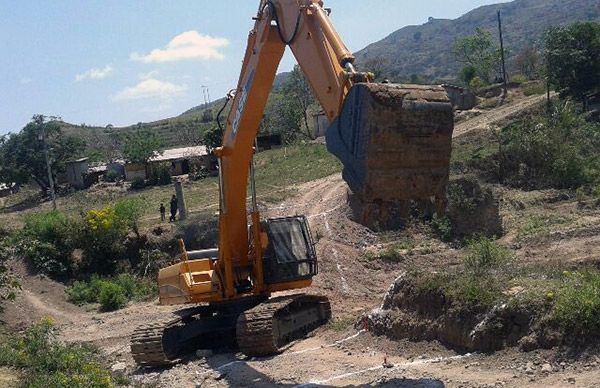 Inicia construcción de puente en pueblo de Chilapa; gestión de Antorcha