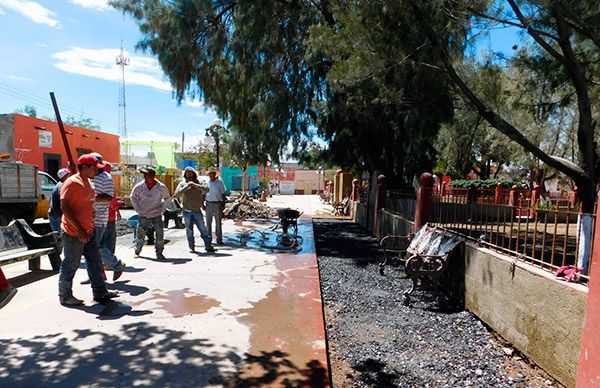 Comienzan trabajos de mejoramiento de la plaza principal de Villa de Ramos 