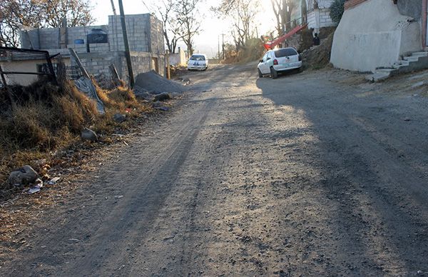 Sin pavimentos y sin luz habitantes de la Colonia 'Y' 