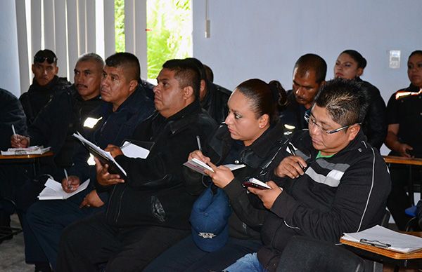 UEPAVIG capacita a policías para mejorar estrategias del Protocolo Naranja