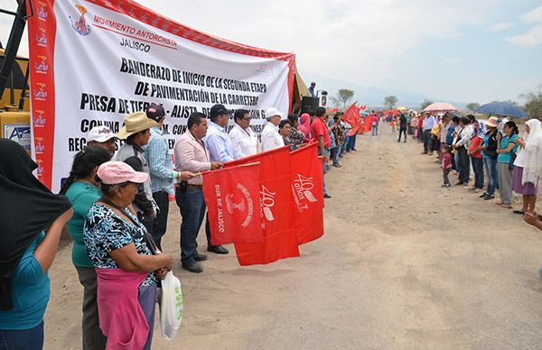 Gestionan  antorchistas más infraestructura carretera para San Gabriel