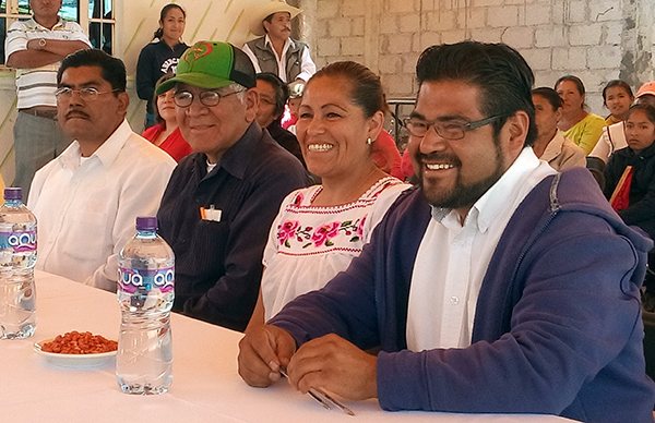 Antorchistas inauguran adoquinamiento Lagunilla, Tlaxco.