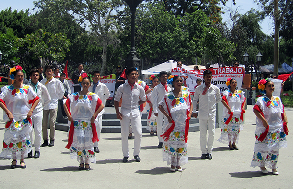 Protesta cultural antorchista exige intervención del gobernador