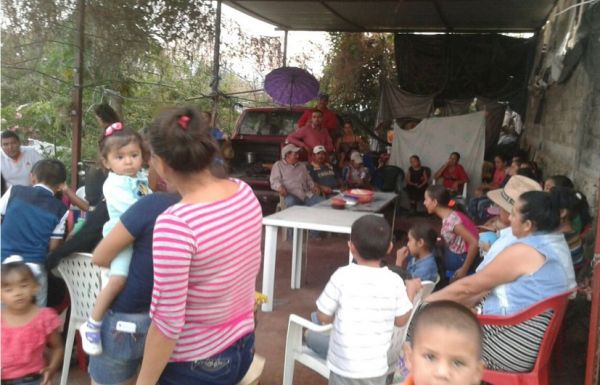 Festejan antorchistas día del niño en Lombardía