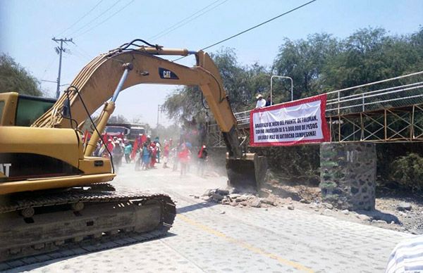 Gestionan antorchistas otro puente vehicular en Tolimán.