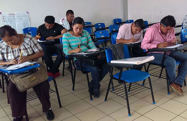 Participan docentes en concurso de matemáticas