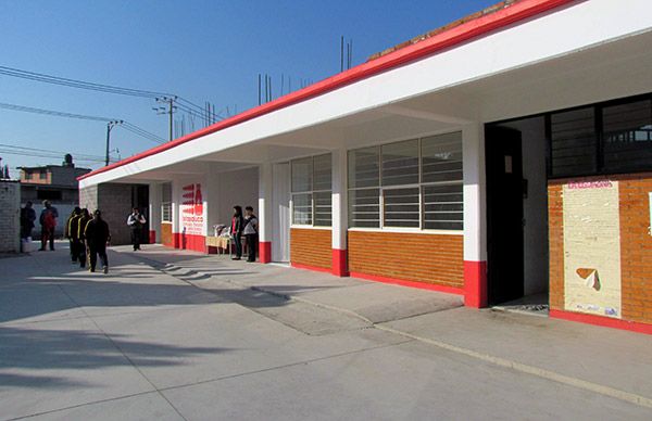 Integran dos nuevas aulas y una plaza cívica a la infraestructura educativa