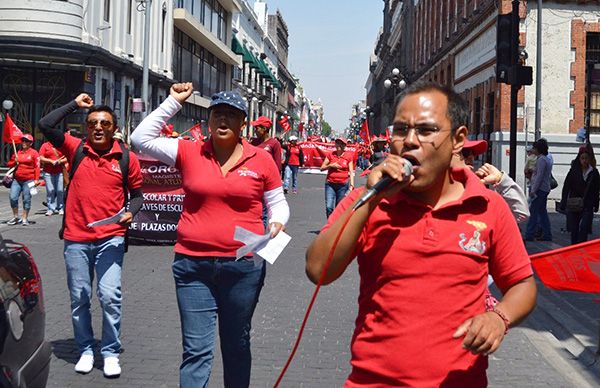 Participan docentes de Atlixco en marcha del 1Â° de Mayo