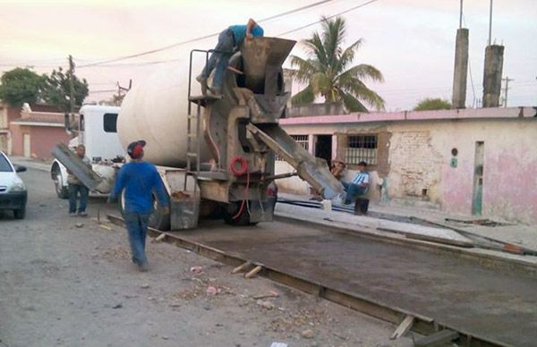 Por concluir la pavimentación de la calle Mina Plomosa