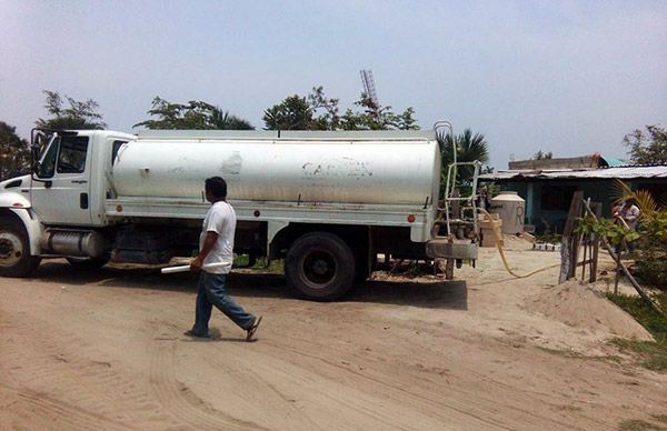 Se reanuda con pipas el abasto de agua potable en la colonia La Antorcha