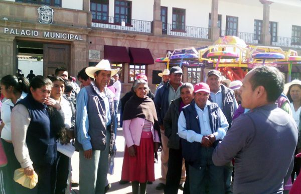 Pobladores antorchistas, no dejan de luchar ante el  H.Ayuntamiento municipal de Atlacomulco