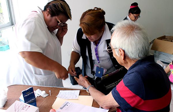 Atienden la salud de los adultos mayores