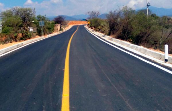 Antorcha Moderniza carretera en Miahuatlán 