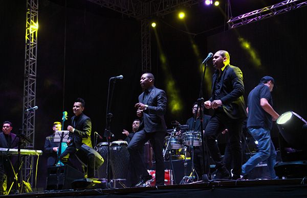 Música de salsa invade recinto ferial de Chimalhuacán