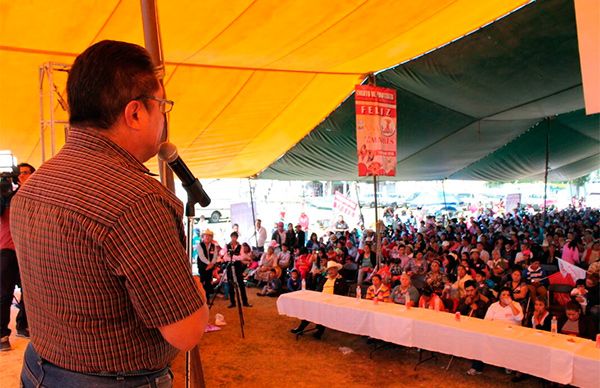 Festejan a mamás y niños antorchistas en San Pablo Autopan 