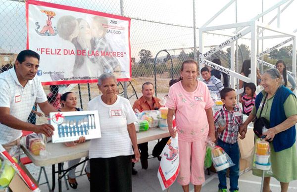 Rinden antorchistas homenaje a madres de Zapopan