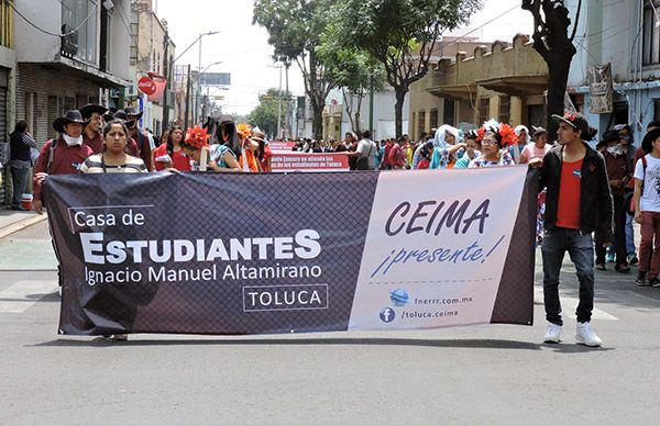 Marcha estudiantil para exigir derechos universitarios