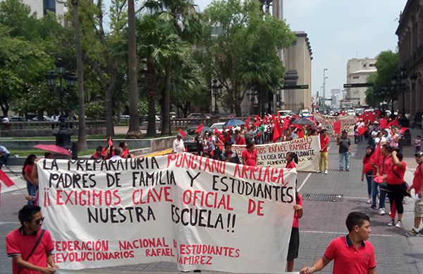 Marchan para exigir clave oficial y apoyos educativos