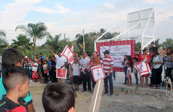 Antorchistas gestionan techumbre para cancha de usos múltiples de Zapopan