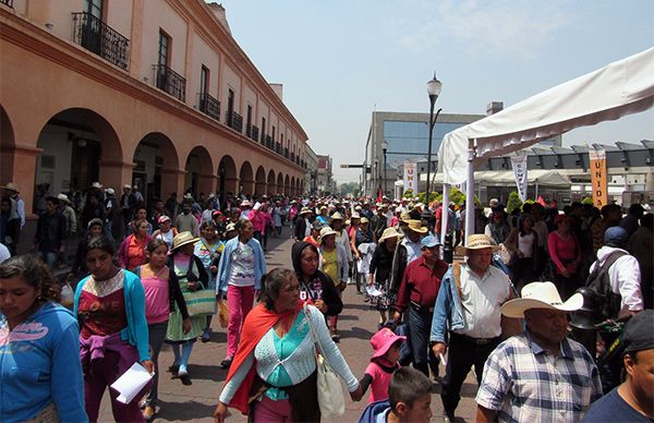 Más de cinco mil antorchistas en Toluca exigieron obras y servicios