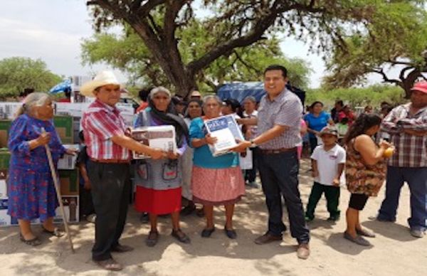 Festeja alcalde a las mamás de Armadillo de los Infante  