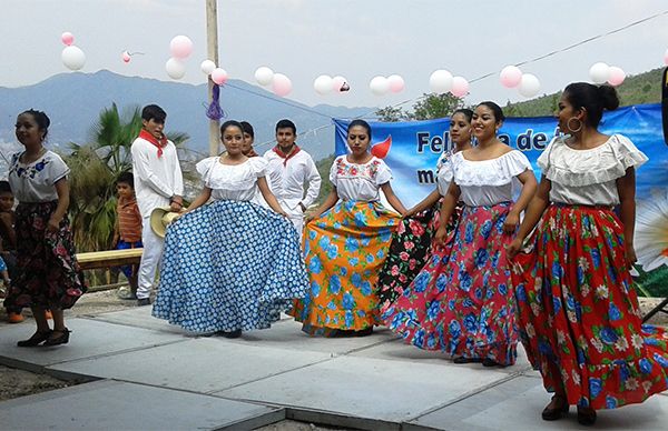 Con evento artístico-cultural festeja Antorcha a madres de Chilpancingo