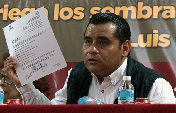 Docentes antorchistas reciben orden de adscripción