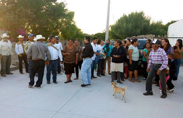 Pavimentan calles de  Ejido Carrillo,  por  gestión de Antorcha en Fresnillo