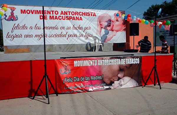 Celebra Antorcha a madres en Macuspana