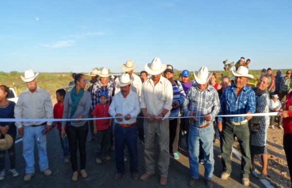 Inauguran segundo tramo carretero Zaragoza-San Antonio del Mezquite en Santo Domingo.