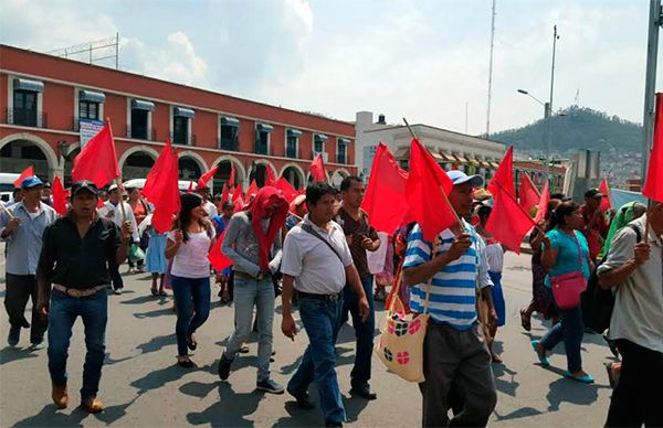 Antorchistas huastecos en el plantón de Pachuca