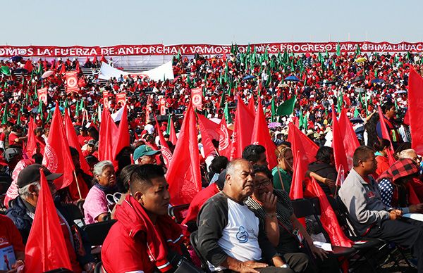 De municipio marginado a ejemplo nacional en desarrollo, calificó Fernando González a Chimalhuacán