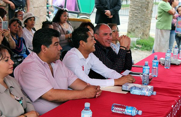 Pavimentan Paseo de Los Encinos, en Arbolada