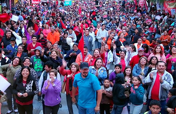 10 mil tijuanenses celebraron años de lucha antorchista contra la pobreza