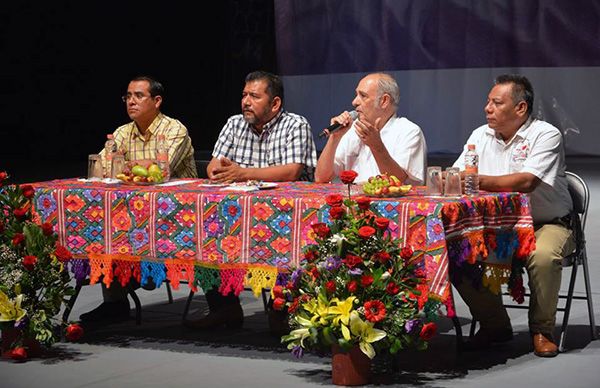 Imparte Juan Celis conferencia ante líderes de Guerrero