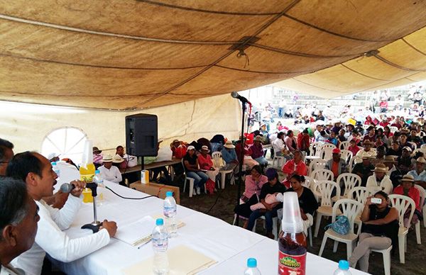 La Escuela Preparatoria Oficial 120 Pedro Asencio de Alquisiras, festejó en grande a las reinas del hogar