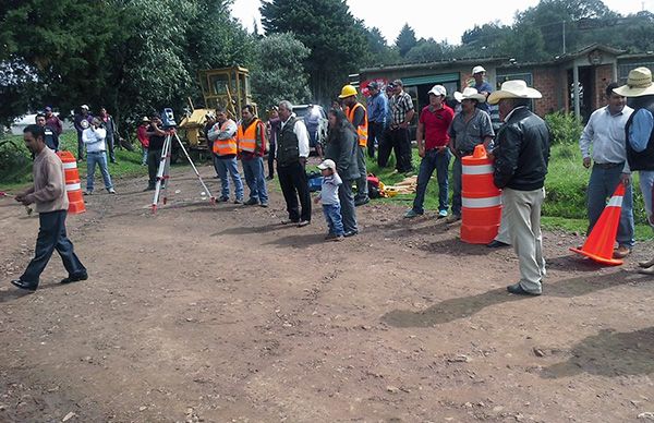 Se da banderazo de pavimentación en comunidad de Atlacomulco