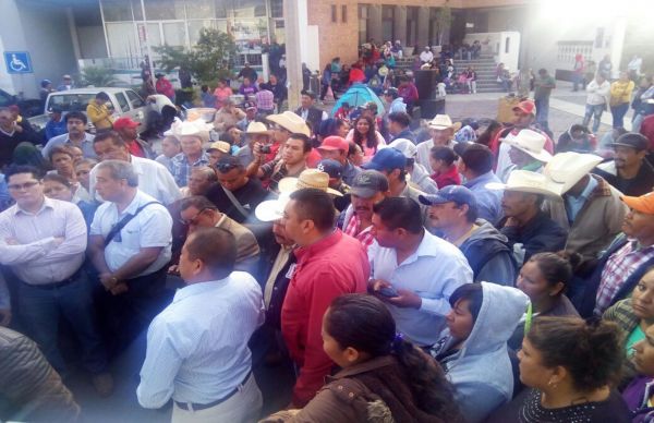 Manifestación de campesinos en Sagarpa por falta de apoyo al campo potosino